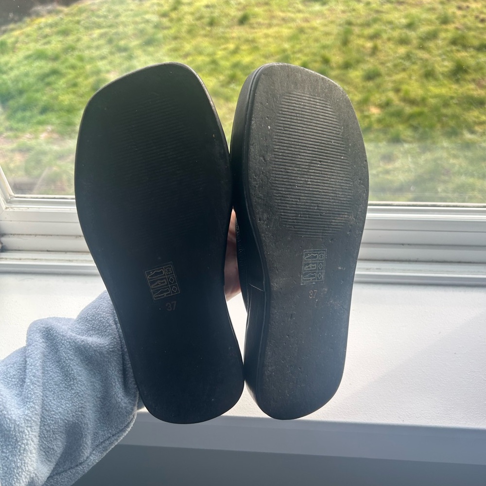 L'INTERVALLE Black Slides - Picture 5 of 5